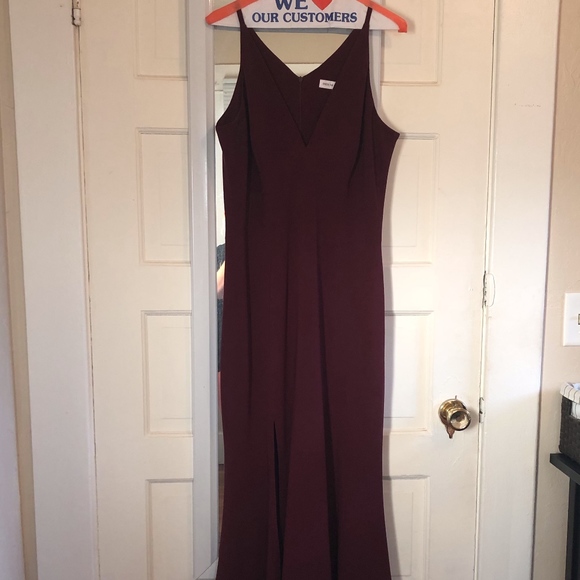 DRESS THE POPULATION Burgundy Iris High Slit Gown - Picture 5 of 8